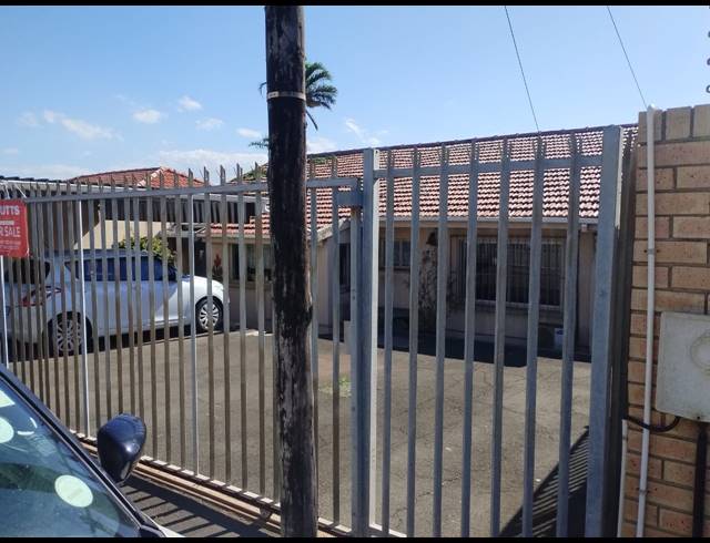 3 BEDROOM HOUSE FOR SALE IN BLUFF